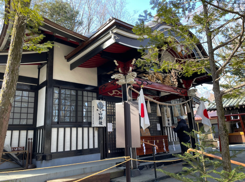 新屋山神社の写真
