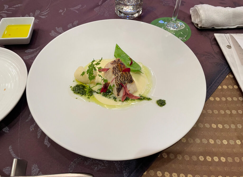 真鯛のポワレ
ブールプランソースとジェノベーゼ季節の野菜を添えての写真