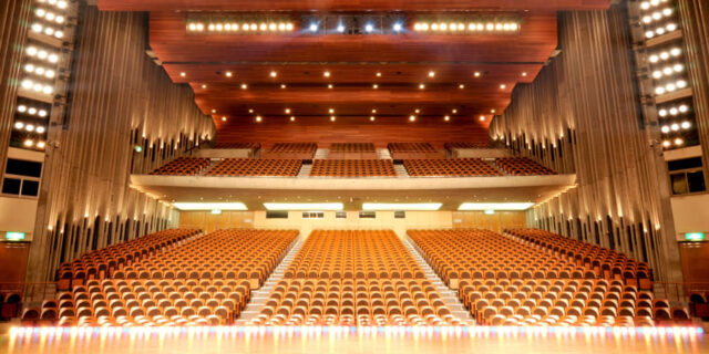 新潟県民会館大ホールの写真