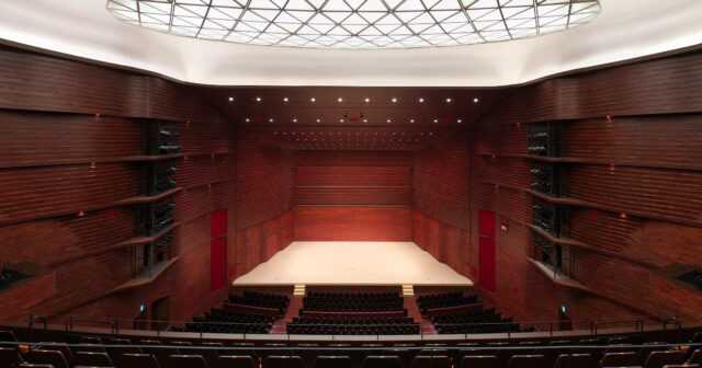 あきた芸術劇場ミルハス大ホールの写真