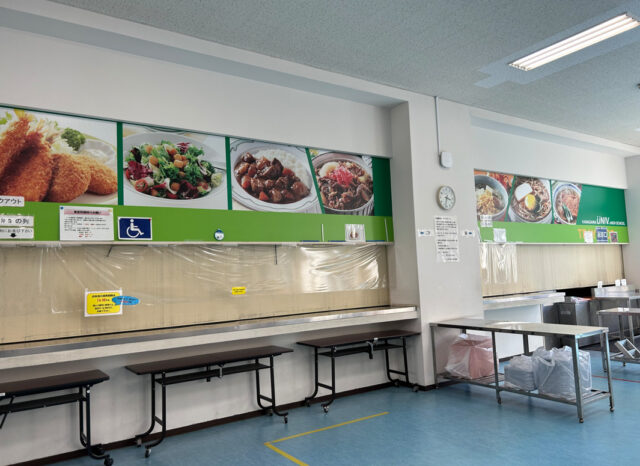 私立中学の食堂の写真